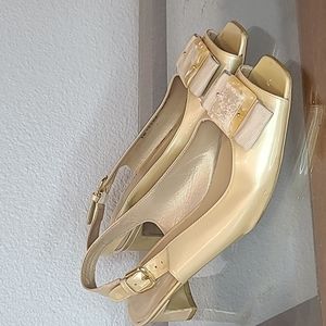 Vintage Stuart Weitzman champagne patent leather sling back pumps size 9.5